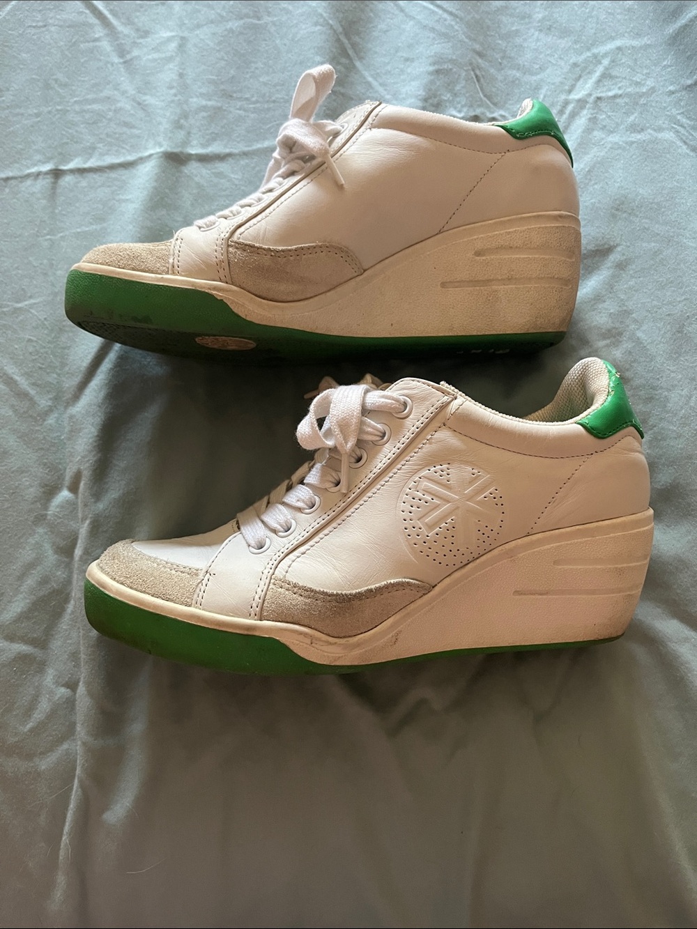 Steve Madden Womens White and Green FIX Wedge Sneaker
